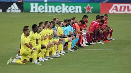 Fans support anthem reject genuflecting MLS player