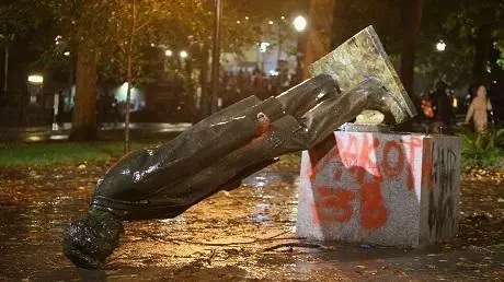 Antifa BLM subversives topple Lincoln Roosevelt statues in Portland