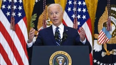 Biden stumbles through first press briefing